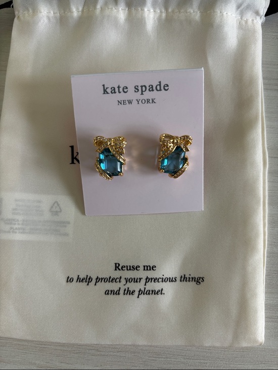 kate spade Kids Teal Crystal Bow Stud Earrings - Gold Tone NWOT - Picture 2 of 3